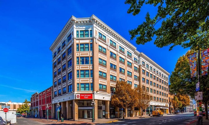 Downtown Victoria Hotel | BEST WESTERN PLUS Carlton Plaza Hotel