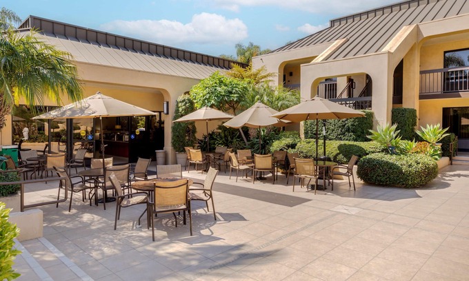 Goleta Hotel | Best Western Plus South Coast Inn