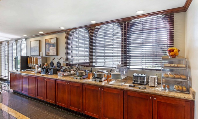 South Hill Hotel | Best Western Plus South Hill Inn