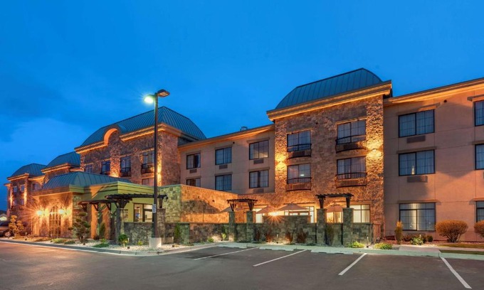 Pasco Hotel | Best Western Premier Pasco Inn and Suites