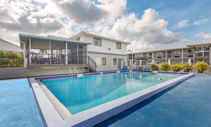 Titusville Hotel | Best Western Space Shuttle Inn