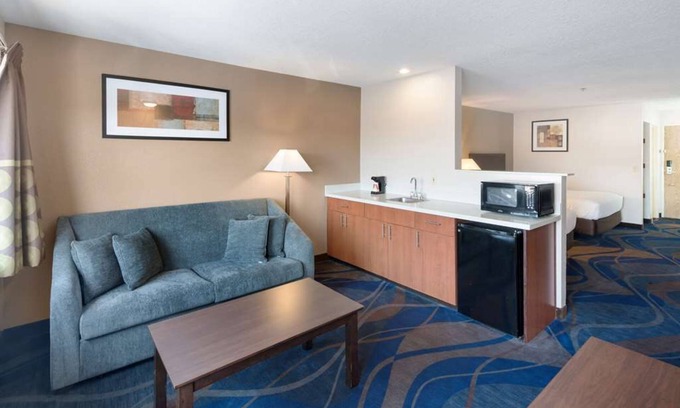 Tri-Cities Resort | Better Choice For Your Vacation! Accessible location and Spacious unit awaits