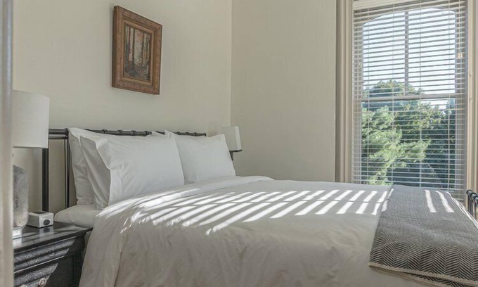Kingston Hotel | Better Choice for your Vacation! Near Kingston-Ulster Airport, Free Parking