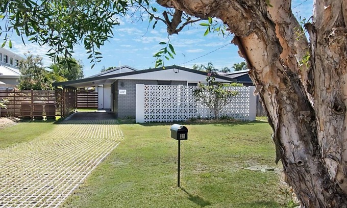 North Creek House | Betty's at Lennox Head - Retro Beach House in The Lennox Village
