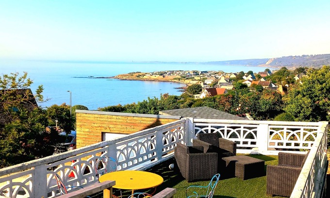 Digosville House | Between Earth and sea.
