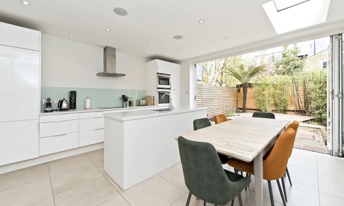 Northcote House | Between the Commons