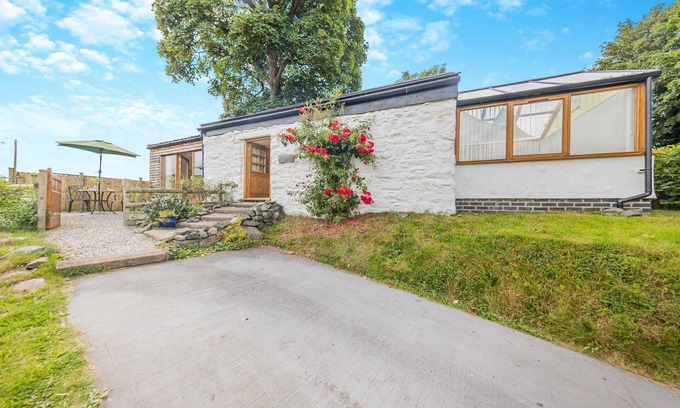Llanrwst House | Beudy Bach - One Bedroom House, Sleeps 2