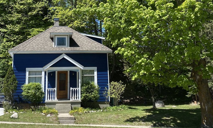 Beulah House | Beulah Vacation Rental - Birdsong Cottage