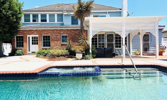 Pico - Robertson House | Beverly Hills Dream Home, Stunning Views! 5BR with Pool, Spa and Game Room!
