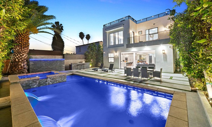 Beverly Grove House | Beverly Hills Luxury 5BR Villa with Pool, Hot Tub, Rooftop Patio & Parking!