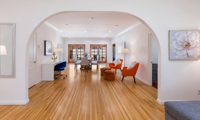 Carthay Circle House | Beverly Hills Serenity Estate