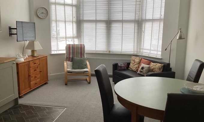 Bexhill-on-Sea Apartment | Bexhill Town Centre Flat - Less than 5 mins to the iconic De La Warr Pavillion.