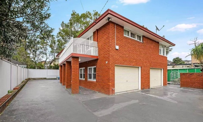 Bexley North House | Bexley near Train/Shopping/Airport with Pool 11ppl Ground floor