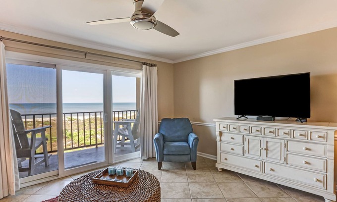 Fernandina Beach Condo | Beyond the Horizon: Oceanfront Sunrise Escape