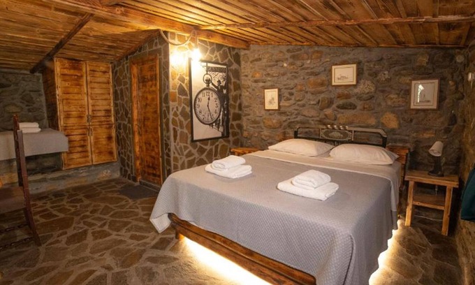 Ikaria House | BH684 - C - Room Ikaria