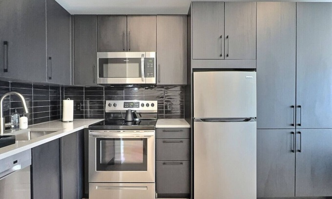 Five Points South Apartment | Bham Studio | Tesla Rides + Gym + Walkability