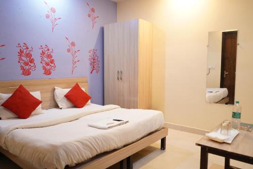 Hauz Khas Village Hotel | Bharat Vandana
