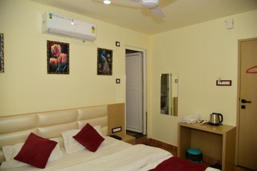 Gorakhpur Hotel | Bhoomi Palace Hotel 2 O and Bella's Bites Restaurant