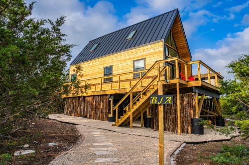 Fredericksburg Cabin | Bia Treehouse Fredericksburg Romantic Hottub EV