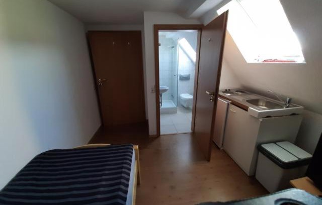 Warthausen House | Biberach-Riss-Zimmer-frei, Einzel-Zimmer Bad Küche