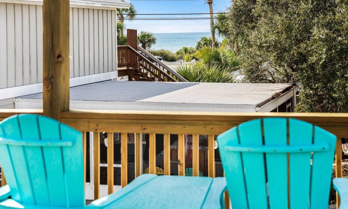 Bid-a-wee Beach House | Bid A Wee Beach House & Bungalow l Sky Deck Gulf Views l Private Beach