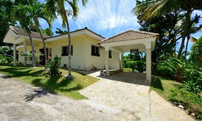 La Mulata House | Bienvenidos a Villa Casa Lucy. Centrally located in the heart of Sosúa