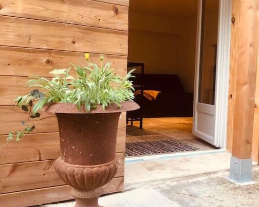 Pieusse Apartment | Bienvenue « À l’ombre du figuier »