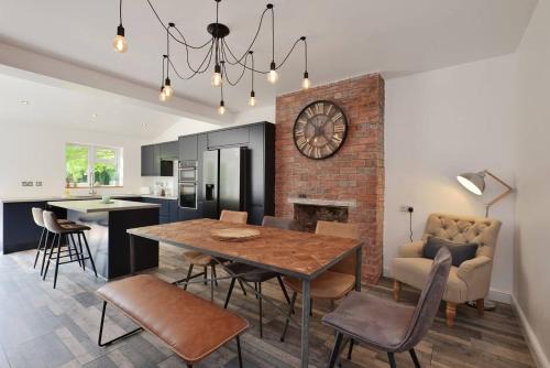 Hereford House | Big 3br I Central I Pets Welcome