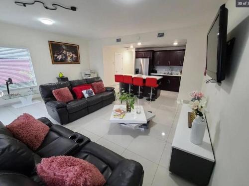 Princeton House | BIG 4 BEDROOM HOUSE Near Florida Keys & the Beaches
