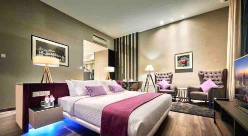 George Town Apartment | Big BathTub Premium Seafront Studio in Town with WiFi & Full Kitchen