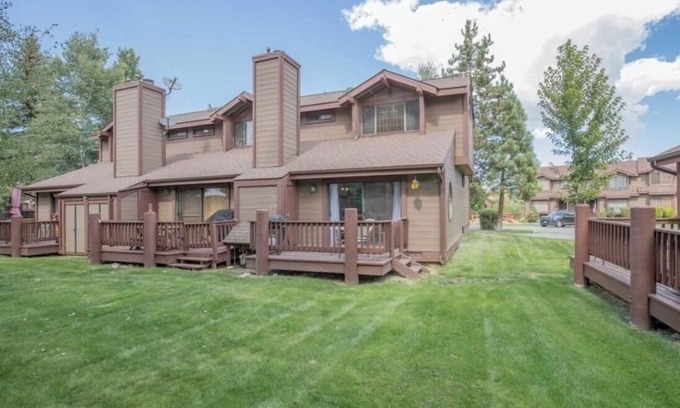 Big Bear Lake House | Big Bear Cozy House walking from lake, 2 swiming pools, hot Tubs, Tennis courts
