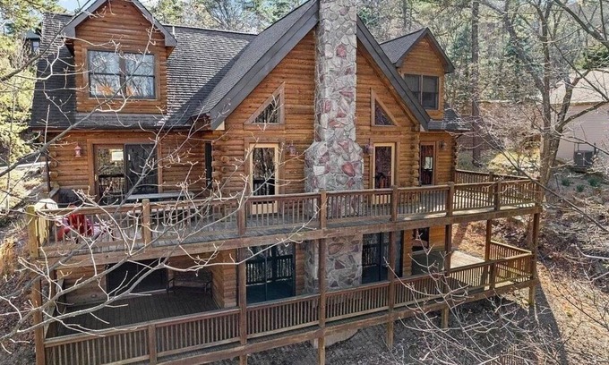 McGaheysville House | Big Bear Lodge: Massanutten Escape - Sleeps 14, 2 Min to Slopes