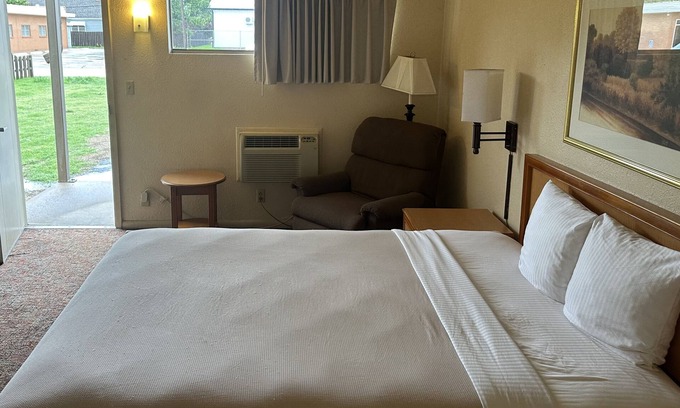Great Bend Hotel | Big Bend Traveler's Inn