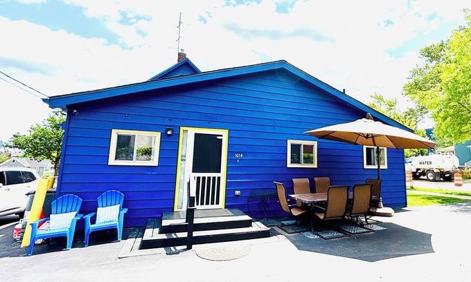 Ann Arbor House | Big Blue Backside, 5 bedroom upscale living across from UM Stadium & Crisler
