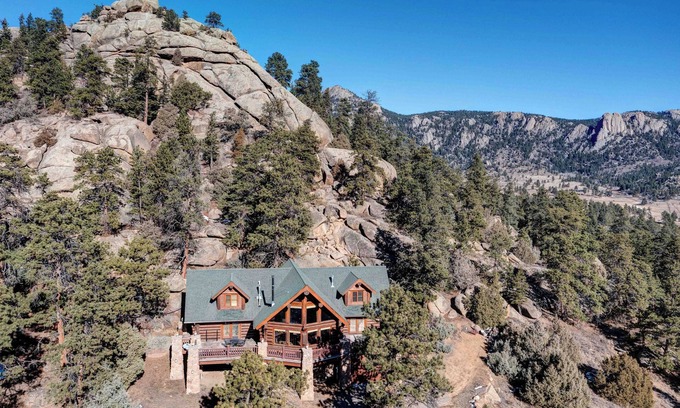 Estes Park House | Big Boulder Mountain Retreat - Amazing Views + Sleeps 12!
