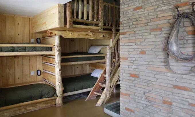 Nauvoo Cabin | Big Bunkhouse of Nauvoo