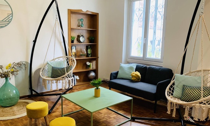 Vaureal House | ☘️🌷Big City House with Modern Design Furniture 🚙🌷🍀