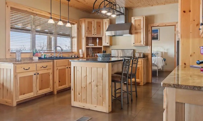 Shallowater House | Big Country Rustic Retreat 16 +