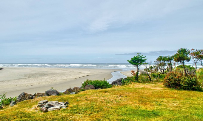 Waldport House | Big Creek - Oceanfront On Big Creek