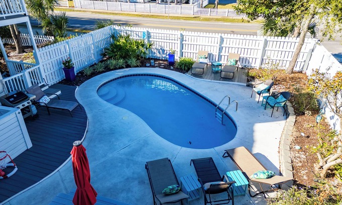 Clipper Cove House | BIG DISCOUNTS Aug–Oct *HEATED POOL* BEACH SERVICE+EXTRA GEAR*FIREPIT*