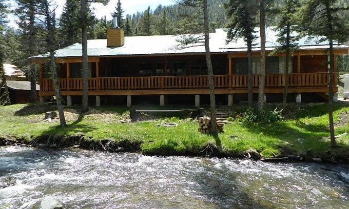 Red River Cabin | Big Elk Horn on the River - Upper Valley - Pet Friendly