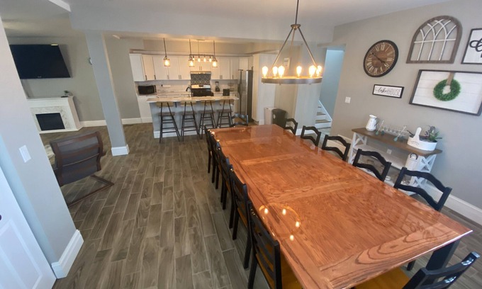 Michigan City House | Big Family House 5 Minutes from Lake Michigan/Blue Chip Casino/Brewery/Wineries!