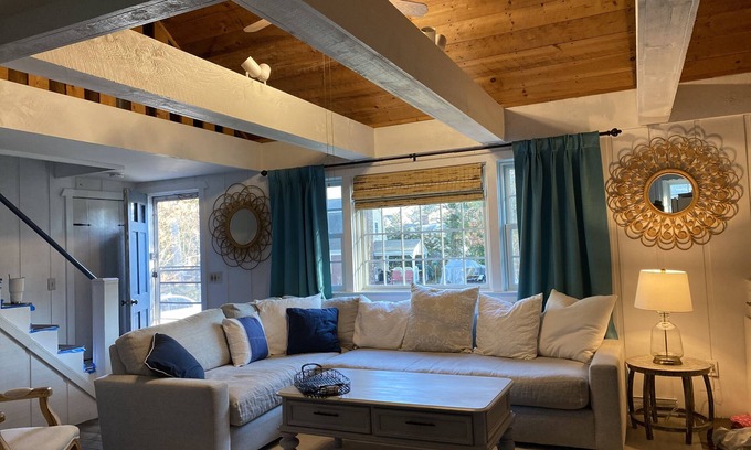 South Dennis House | Big House in Heart of Cape. Close to Everything!