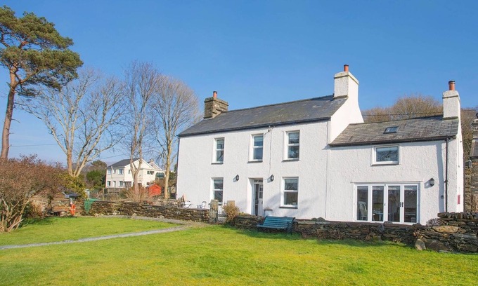 Talsarnau Cottage | BIG HOUSE, pet friendly, character holiday cottage in Llandecwyn