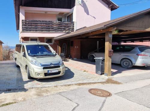 Zilina Villa | Big House with beautiful city view, gym,BBQ garden and own parking