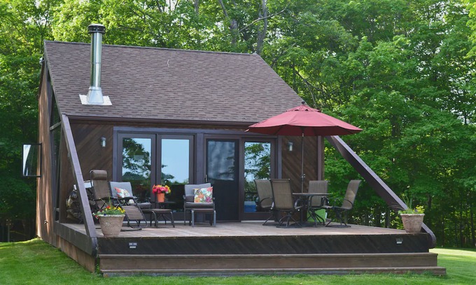 Navarre Cabin | Big Island Cabin Island in Orono