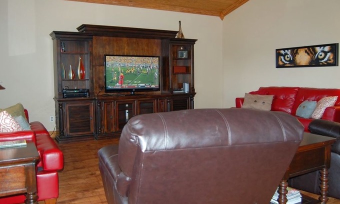 Hackberry House | Big Lake Camp Rental (Hackberry, Louisiana)