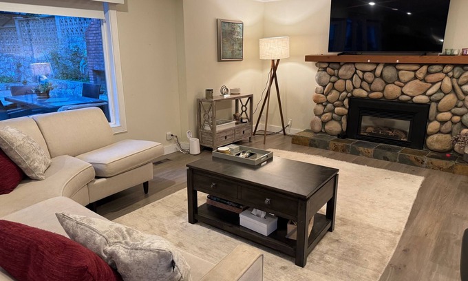 District of North Vancouver Apartment | Big modern one-bedroom suite, full kitchen, mins away from ski resort, trails.