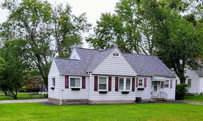 West Seneca House | Big new house with huge parking