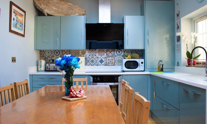 White Hart Lane House | BIG NewHome 12sleeps 5bedrooms 2gardens & breakfast